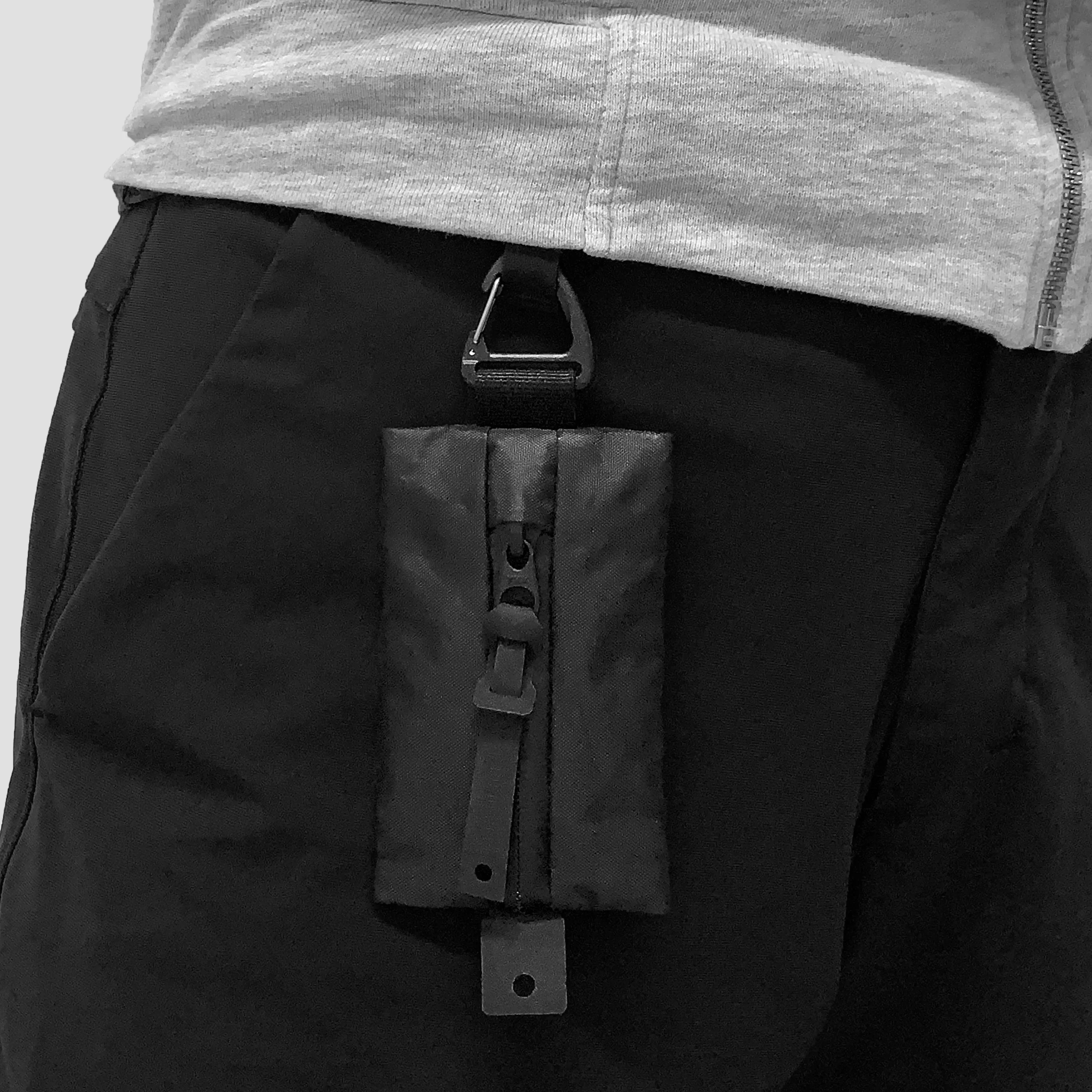 Code of Bell Annex Zip L - Zipper Case