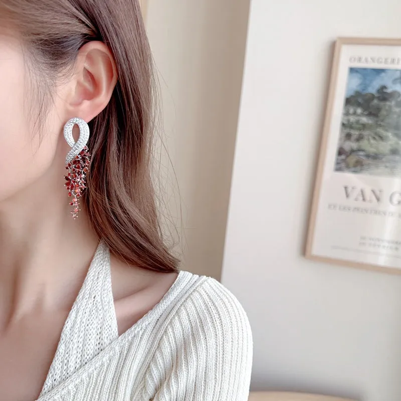 High-end fashion banquet dress matching drop earrings