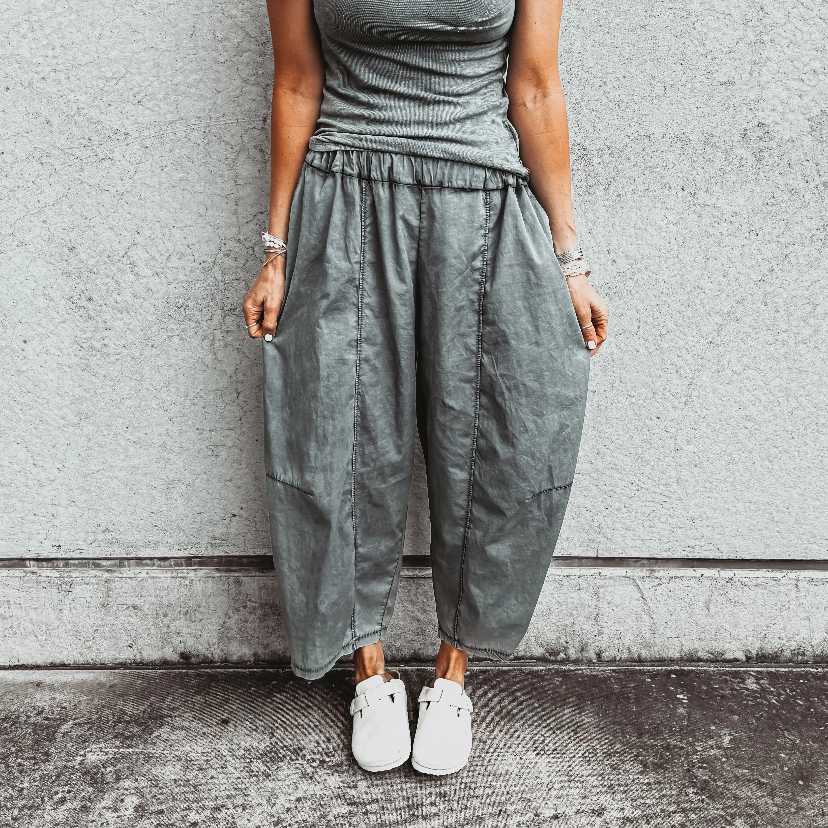 IBIZA TOWN parachute pants CHARCOAL GREY