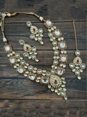 Intiricate Meena Kundan Set