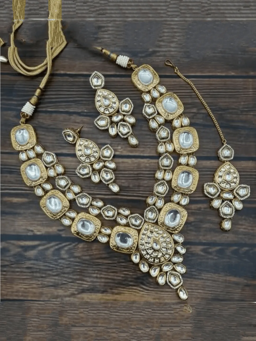 Intiricate Meena Kundan Set