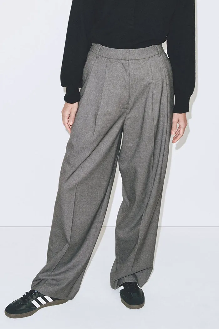 PLEAT FRONT WIDE LEG PANTS