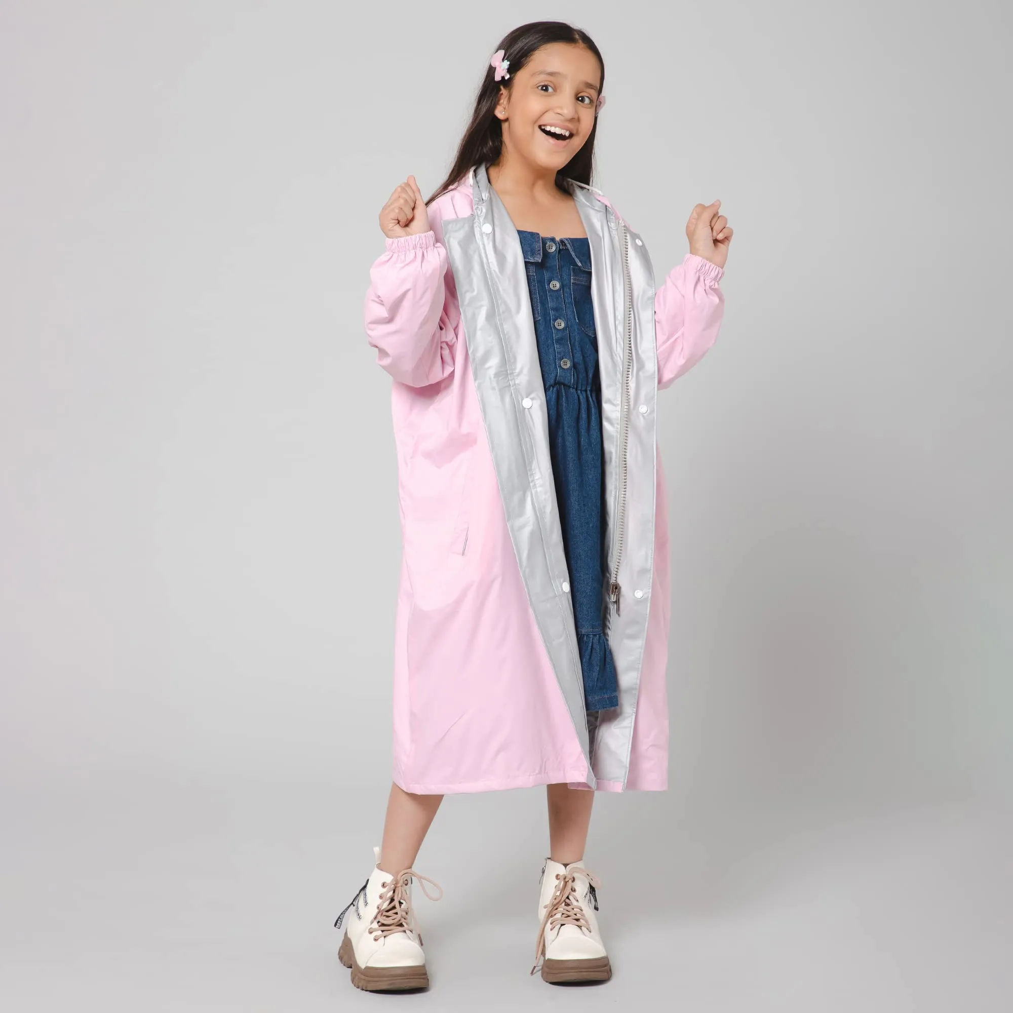 THE CLOWNFISH Cloud Chaser Series Kids Raincoat Waterproof Polyester Double Coating Reversible Longcoat with Hood and Reflector Logo at Back. Printed Plastic Pouch. Kid Age-7-8 years (Blush Pink)