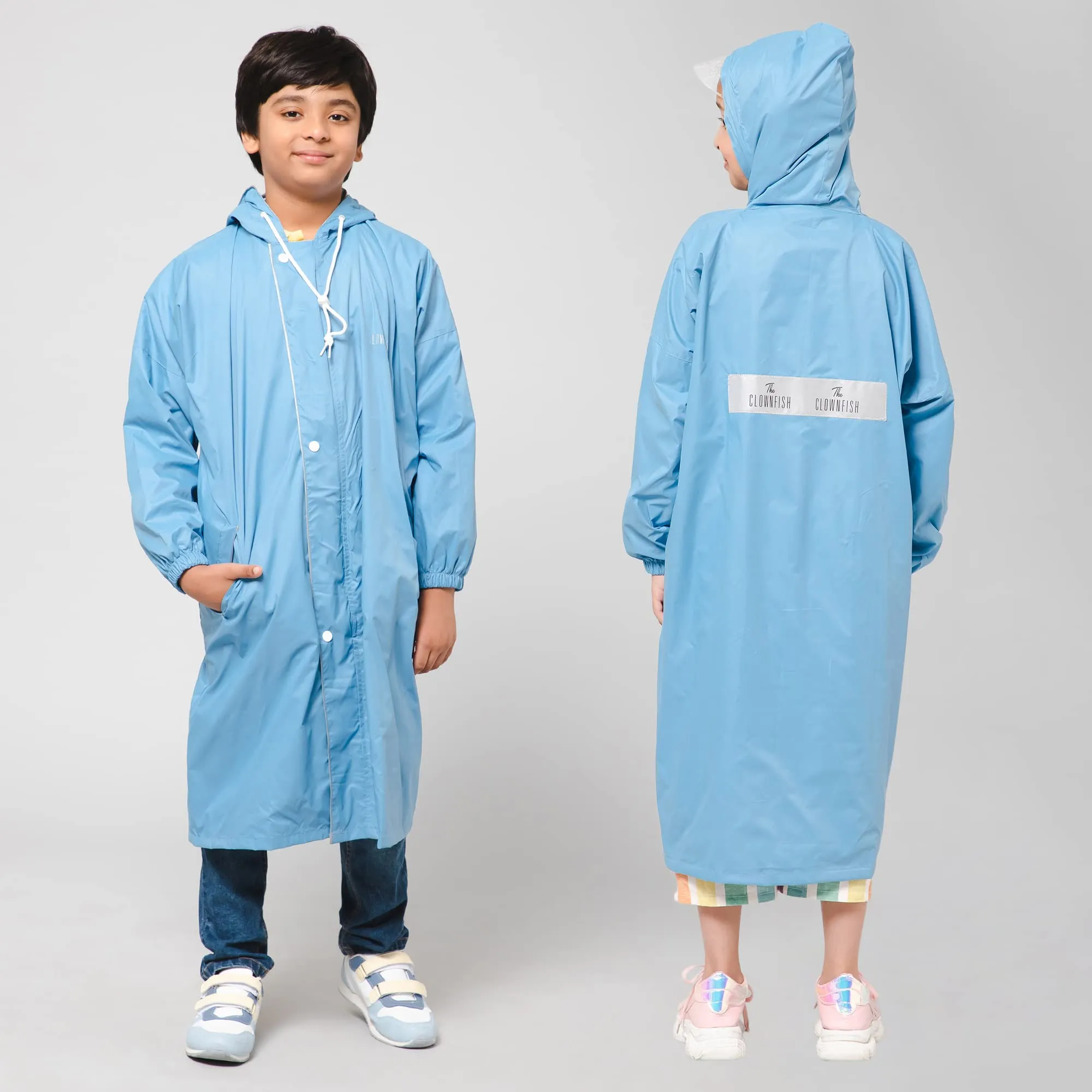 THE CLOWNFISH Cloud Chaser Series Kids Raincoat Waterproof Polyester Double Coating Reversible Longcoat with Hood and Reflector Logo at Back. Printed Plastic Pouch. Kid Age-7-8 years (Skyblue)