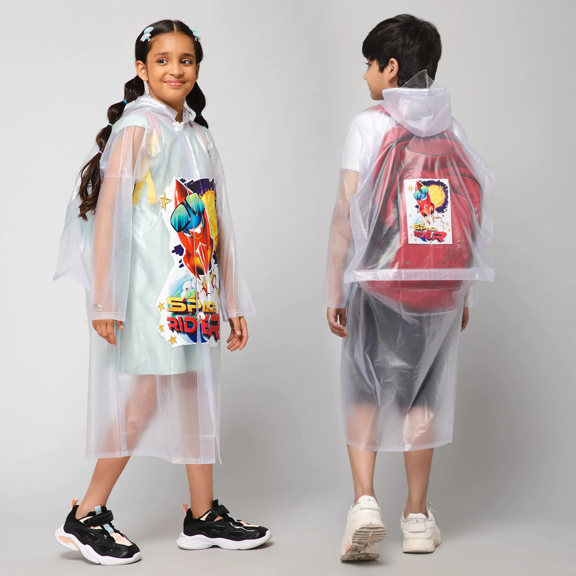 THE CLOWNFISH Toon Caper Series Kids Waterproof PVC Longcoat with Adjustable Hood & Extra Space for Backpack/Schoolbag Holding. Printed Plastic Pouch. Kid Age-3-4 years (Link White-Transparent)