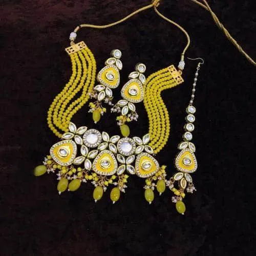 Triangular Meenakundan Necklace Earring And Teeka Set