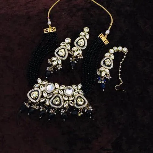 Triangular Meenakundan Necklace Earring And Teeka Set