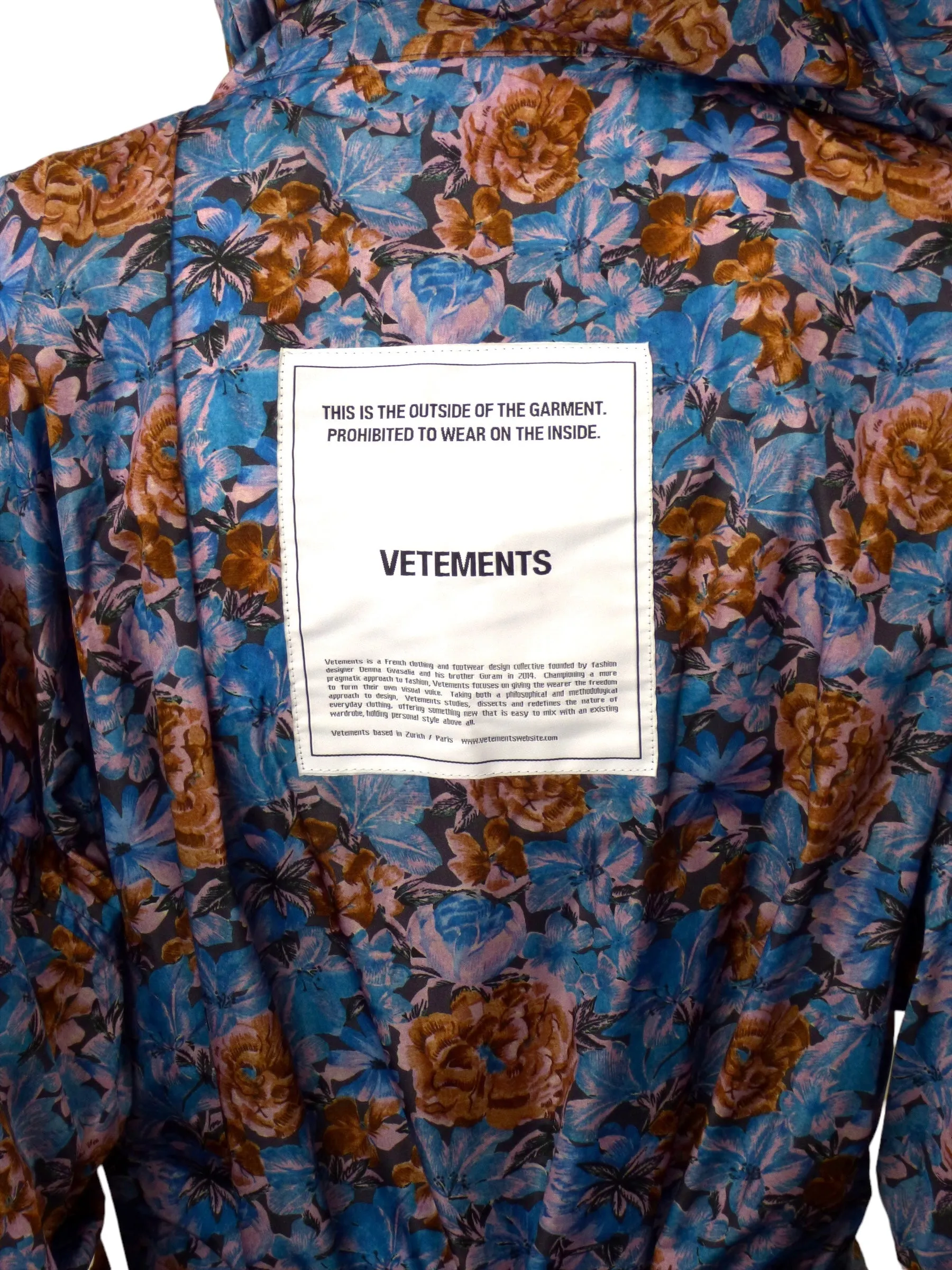 VETEMENTS- NWT 2019 Floral Printed Kimono Raincoat, One Size