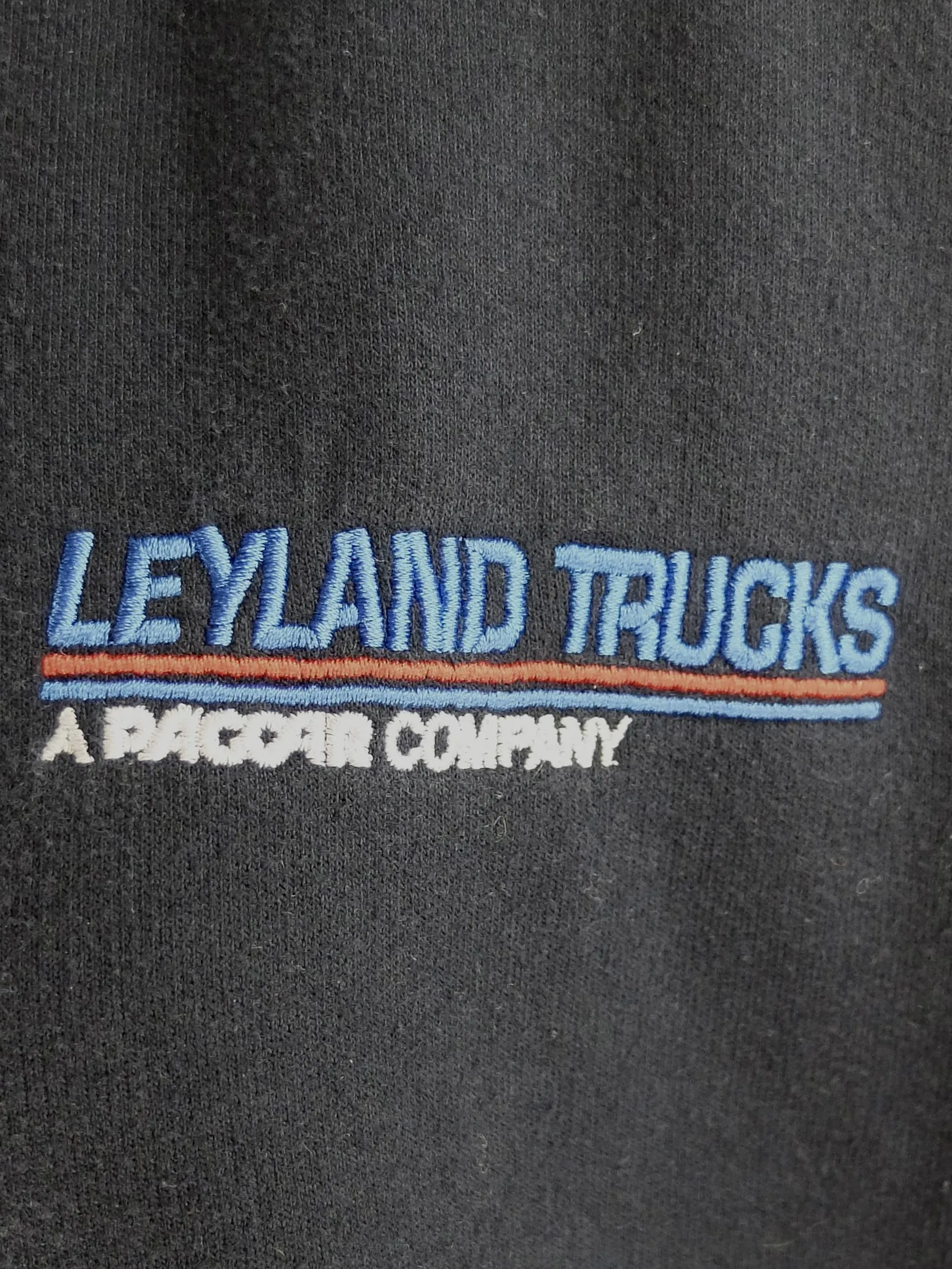 Vintage 2000s Y2K Utilitarian Streetwear Leyland Trucks Navy Blue Pullover Sweatshirt | Men’s Size XL